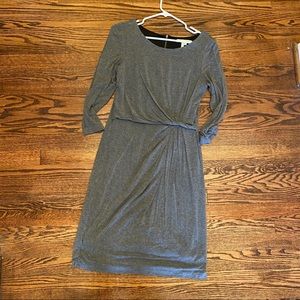 Grey jersey dress with long sleeves and back zip